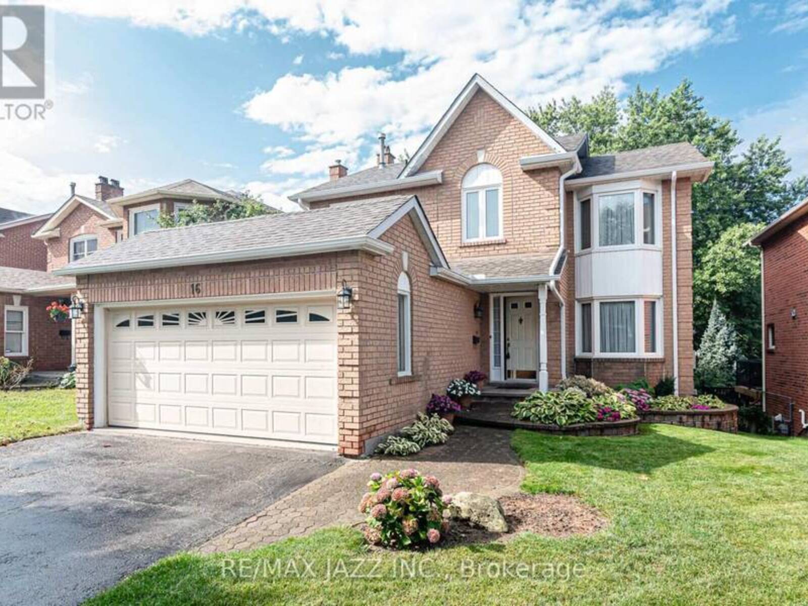 16 HUNTER DRIVE, Ajax, Ontario L1T 3N1