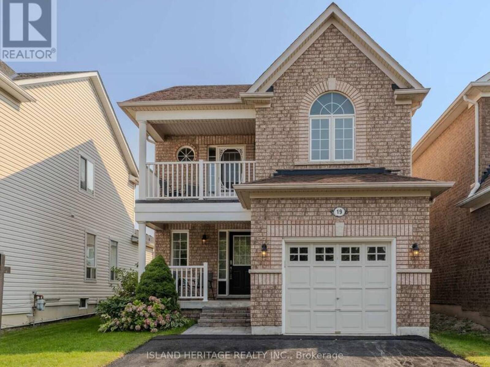 19 NORTHGROVE CRESCENT, Whitby, Ontario L1M 2M9