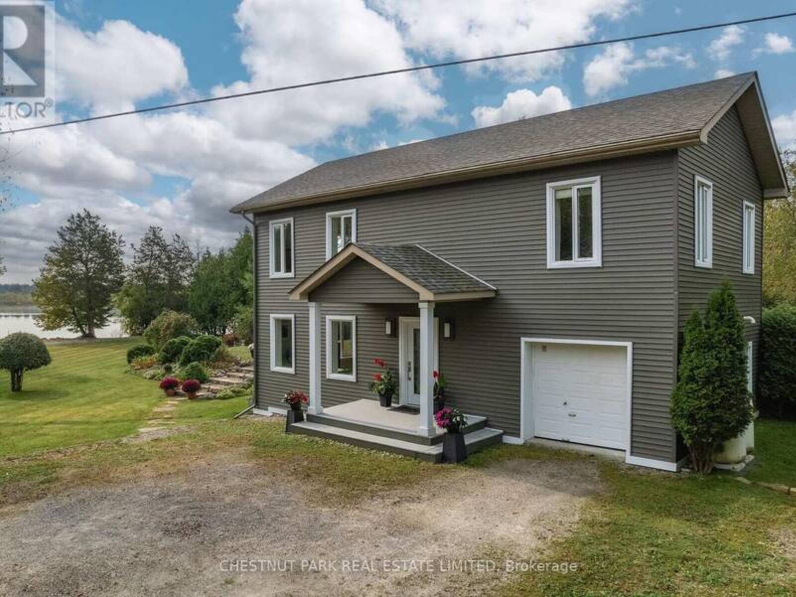 2749 LAKEFIELD DRIVE, South Frontenac, Ontario K0H 1X0