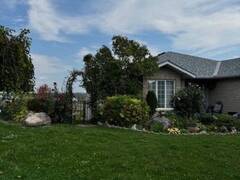 680 TRAILVIEW DRIVE Peterborough Ontario, K9J 8P1