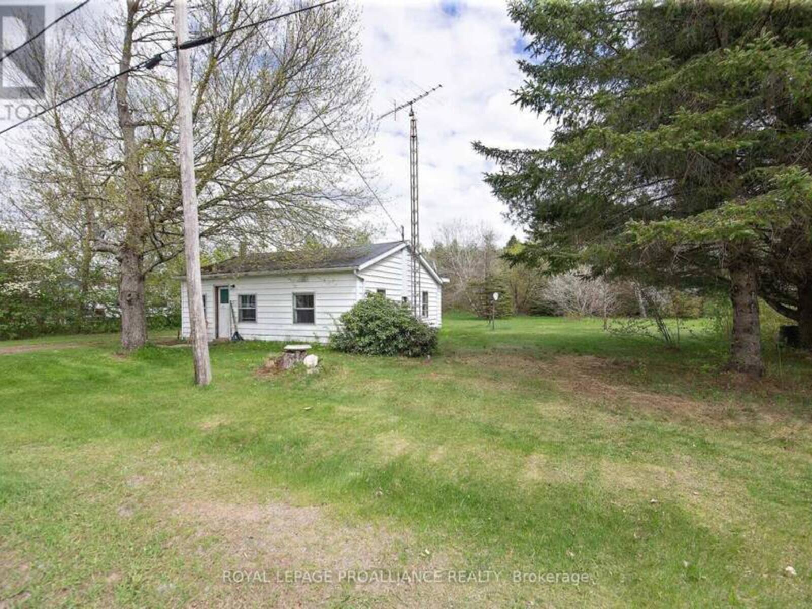 38 EDWARD STREET, Addington Highlands, Ontario K0H 1P0