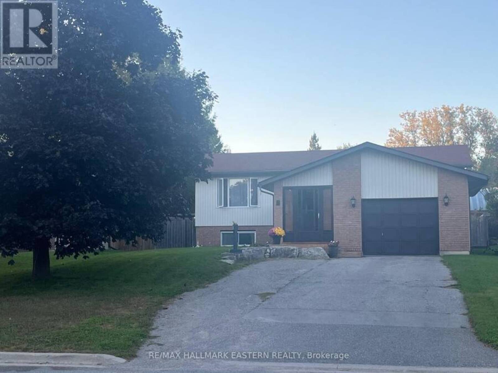 5 CEDAR TREE LANE, Bobcaygeon, Ontario K0M 1A0