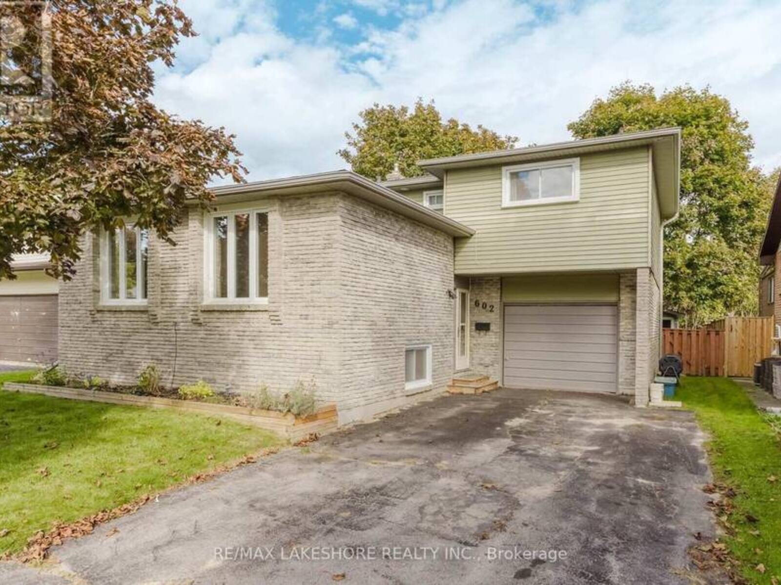 602 MACKECHNIE CRESCENT, Cobourg, Ontario K9A 4X8