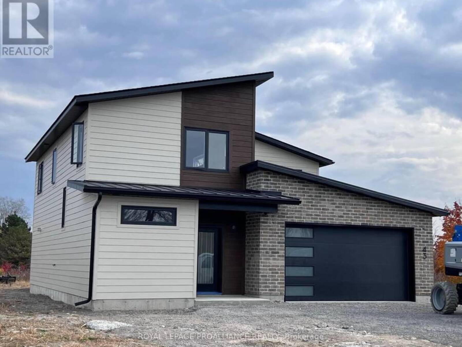 43 FRASER DRIVE, Quinte West, Ontario K0K 1E0