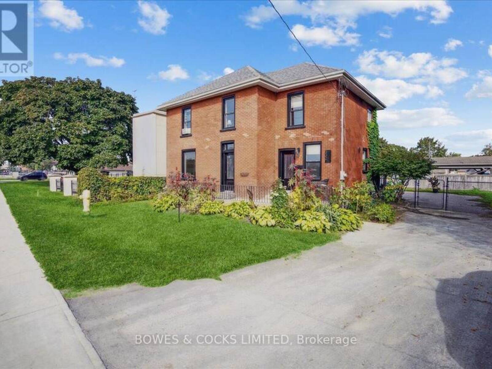 532 DUNDAS STREET, Belleville, Ontario K8N 1G5