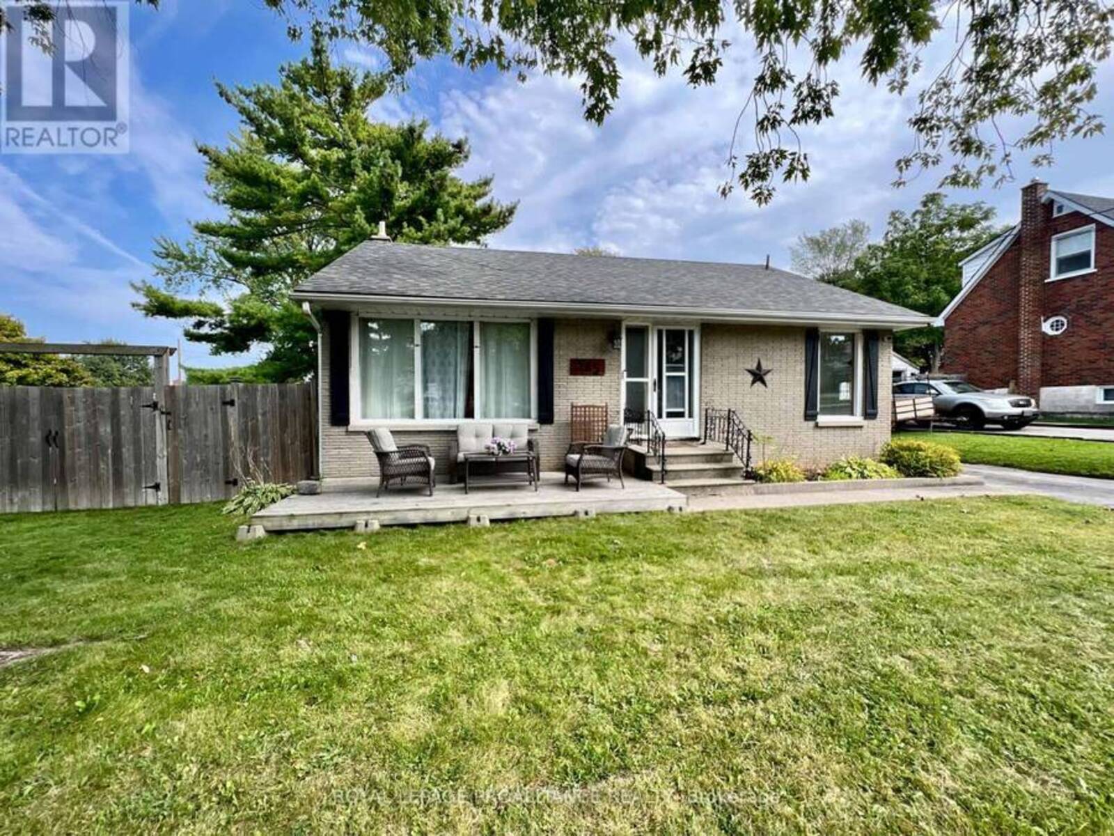 385 DUFFERIN AVENUE, Belleville, Ontario K8N 3X9