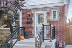 215 WEXFORD AVENUE S | Hamilton Ontario | Slide Image Two