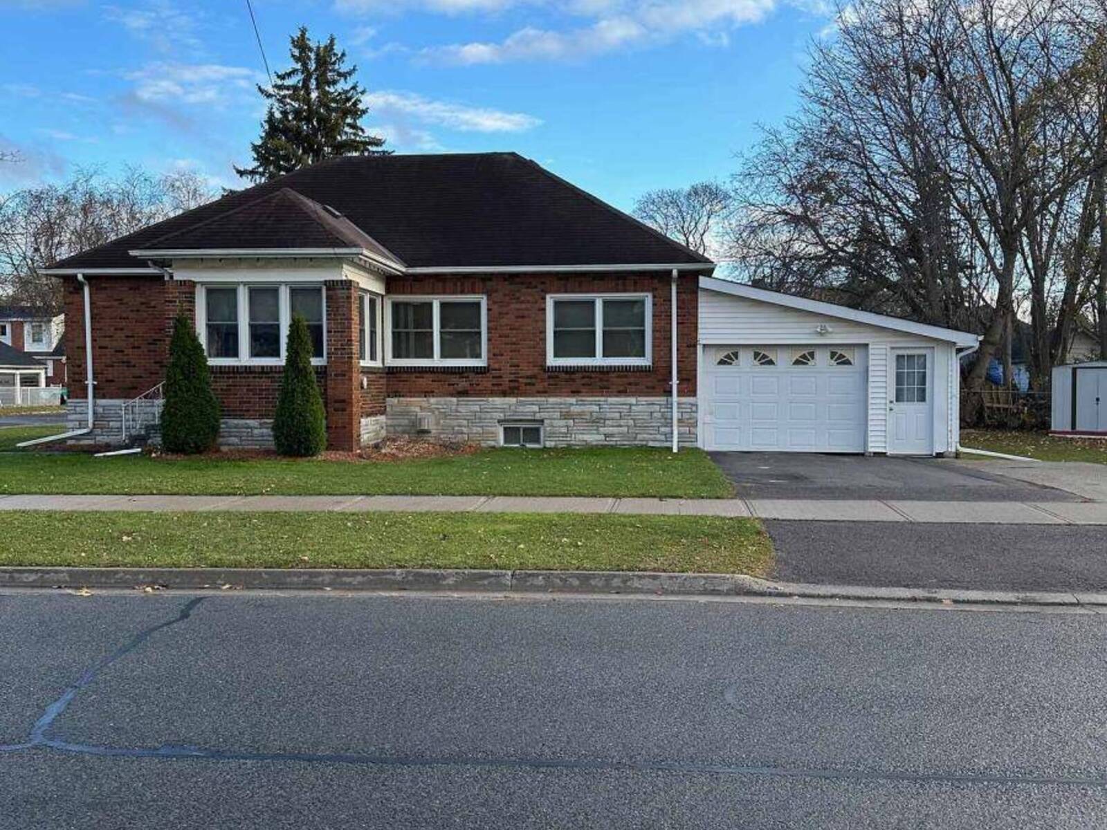 719 HERMAN STREET, Peterborough, Ontario K9J 3B3