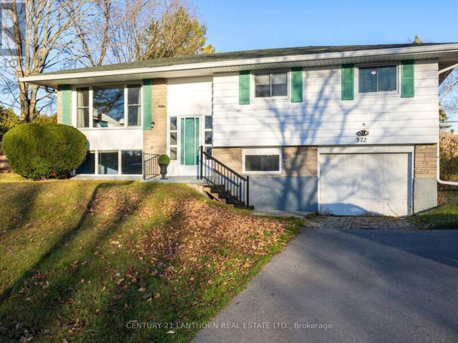 572 WHITES ROAD, Quinte West, Ontario K8V 5P8