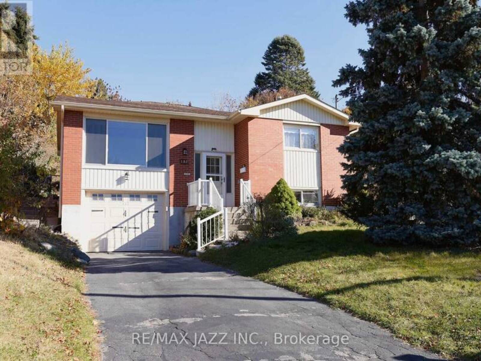 135 SPRINGDALE CRESCENT, Oshawa, Ontario L1H 7B9