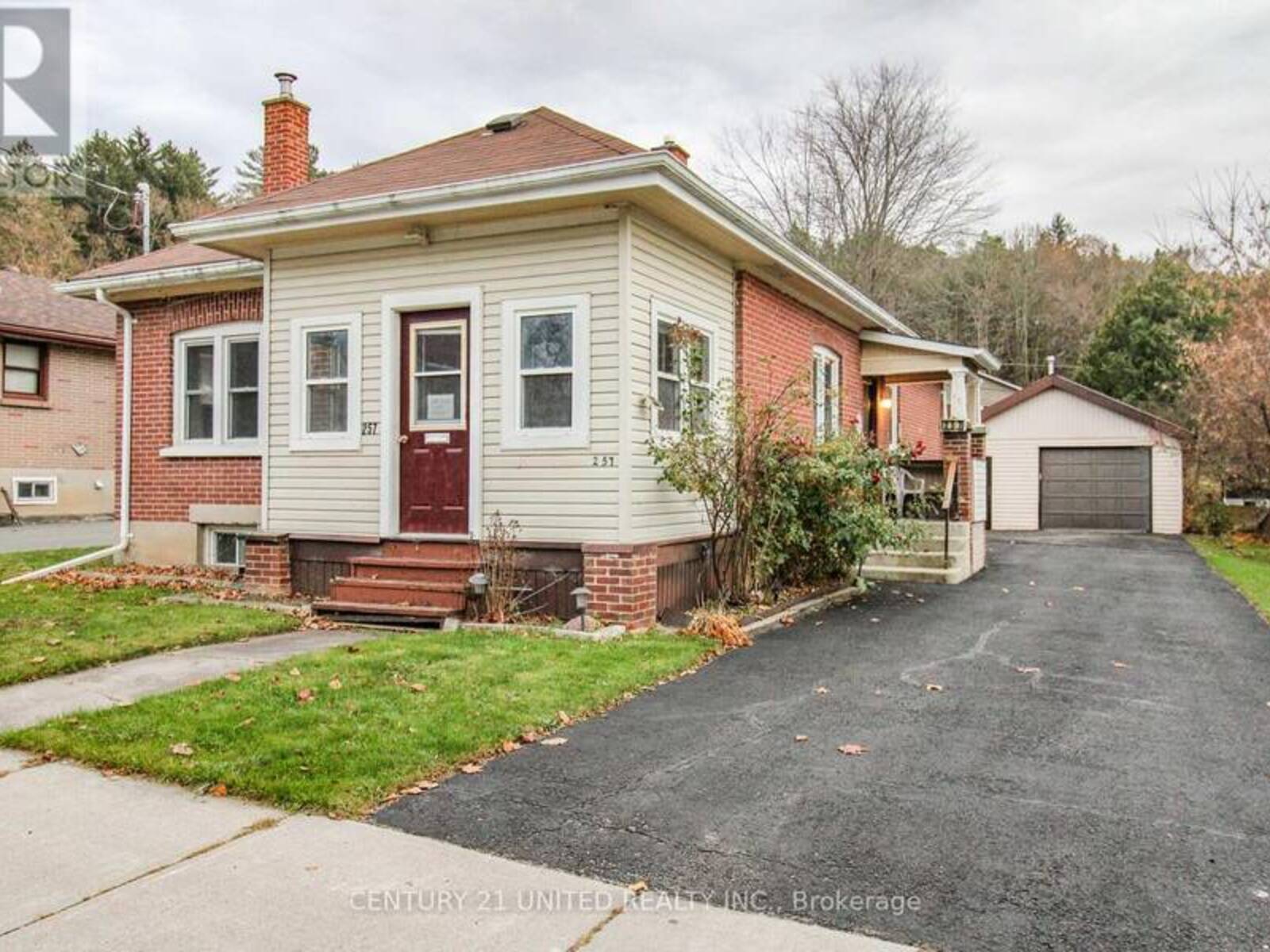 257 CARLISLE AVENUE, Peterborough, Ontario K9H 1J7