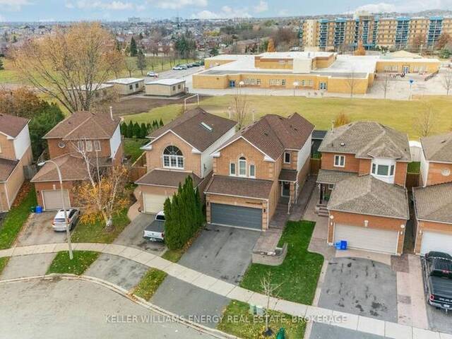 14 STEELE VALLEY COURT Whitby Ontario, L1R 2M4