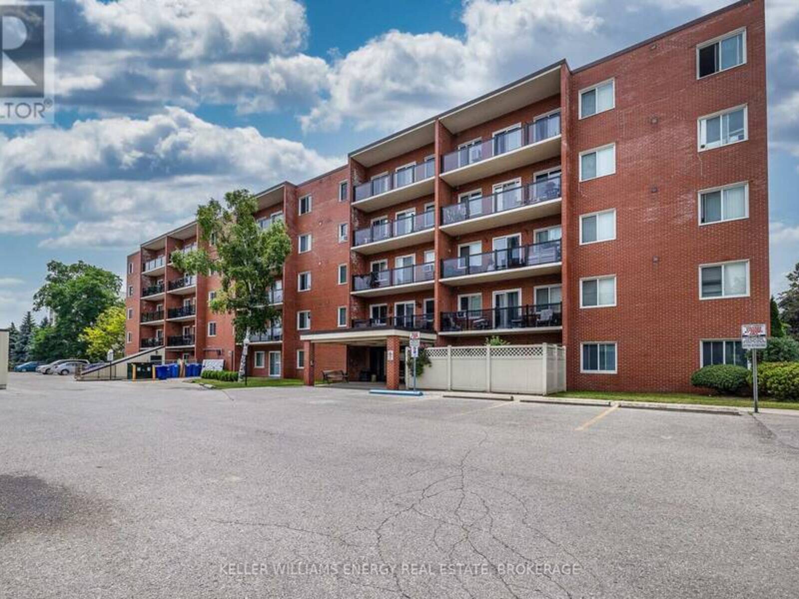 207 - 131 TAUNTON ROAD E, Oshawa, Ontario L1G 3T8