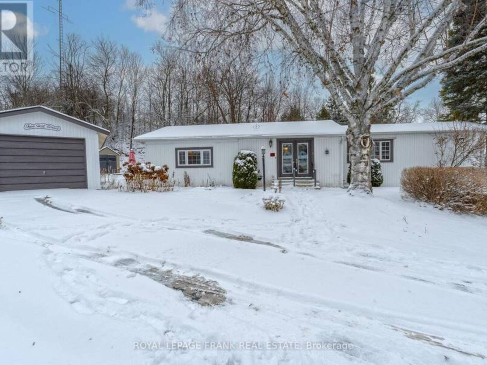 2 HILL STREET, Lindsay, Ontario K9V 0H5