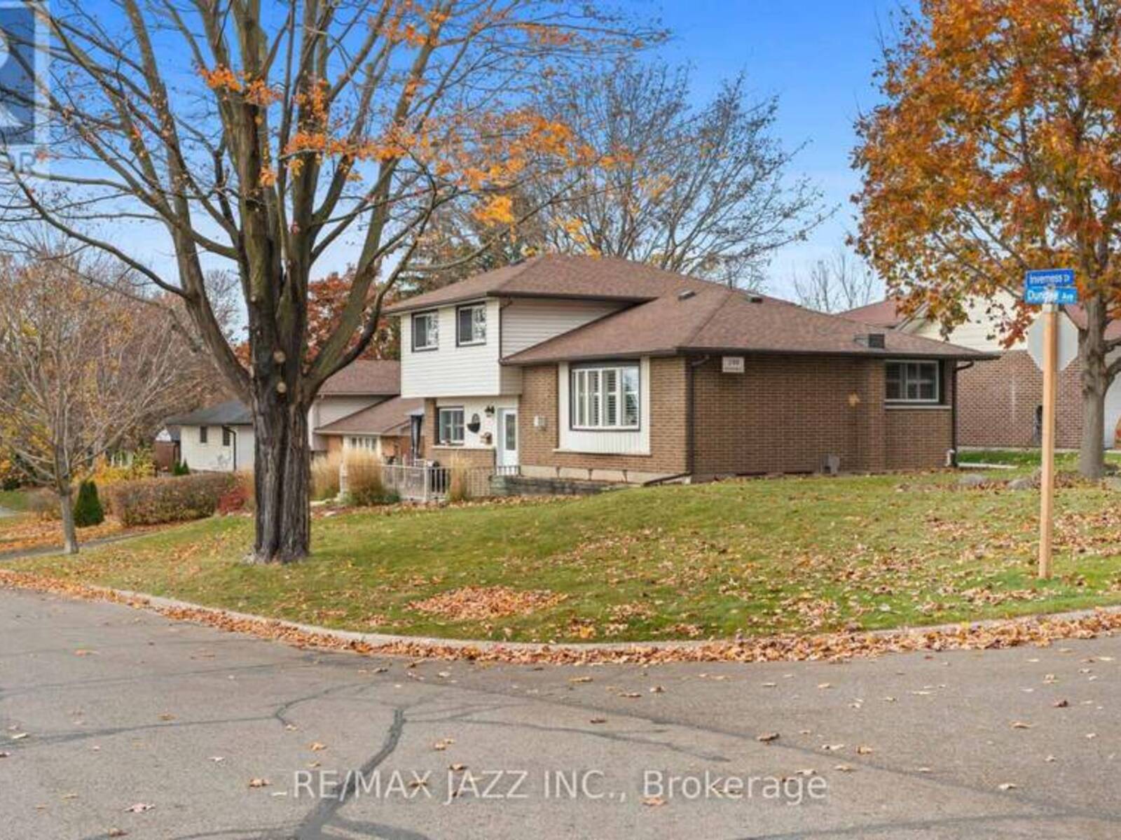 296 INVERNESS DRIVE, Oshawa, Ontario L1J 5T4