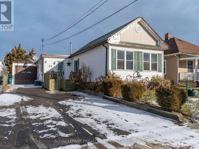 32 CROWN STREET Quinte West Ontario, K8V 1N8