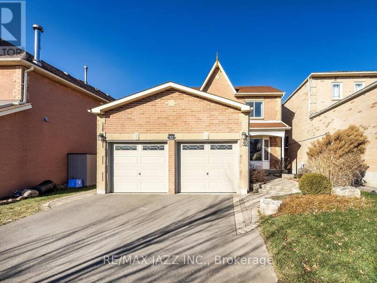 32 PARKINS DRIVE, Ajax, Ontario L1T 3L2