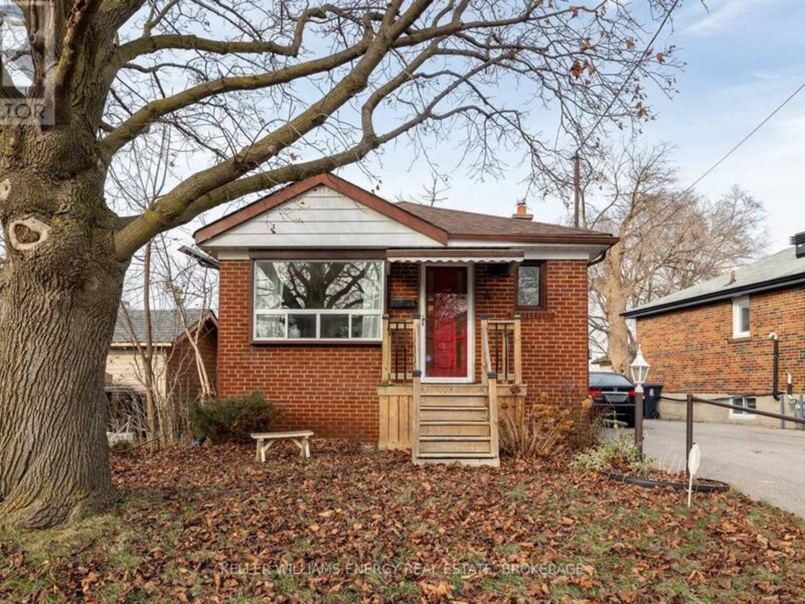 4 WINDAL AVENUE, Toronto, Ontario M9N 2C3