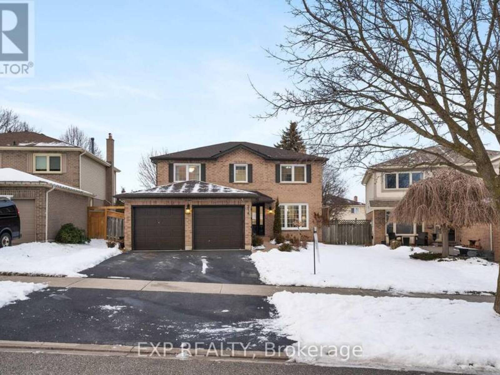 216 BASSETT BOULEVARD, Whitby, Ontario L1R 1G4