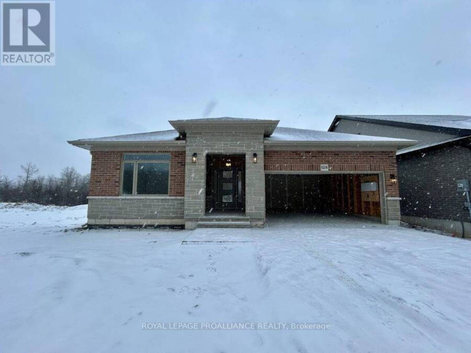 128 STONECREST BOULEVARD, Quinte West, Ontario K8R 0B4