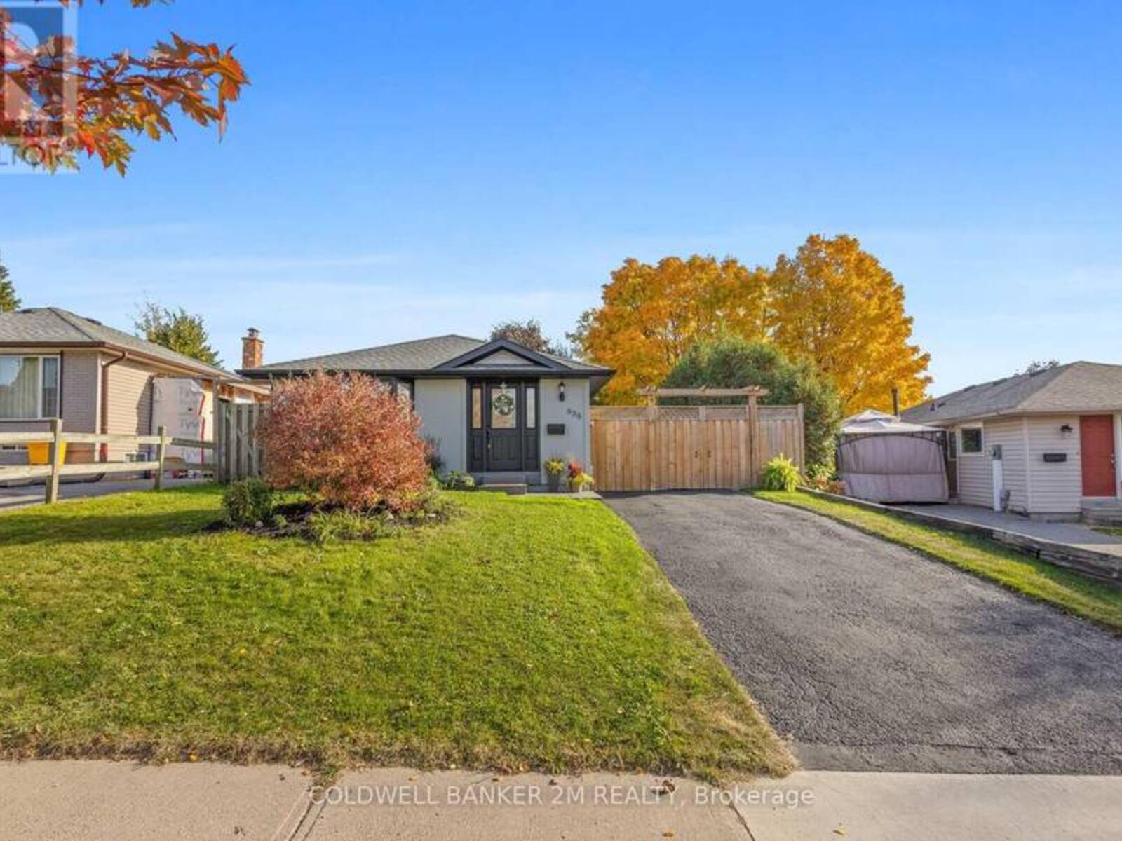 836 GRANDVIEW DRIVE, Oshawa, Ontario L1H 7W8