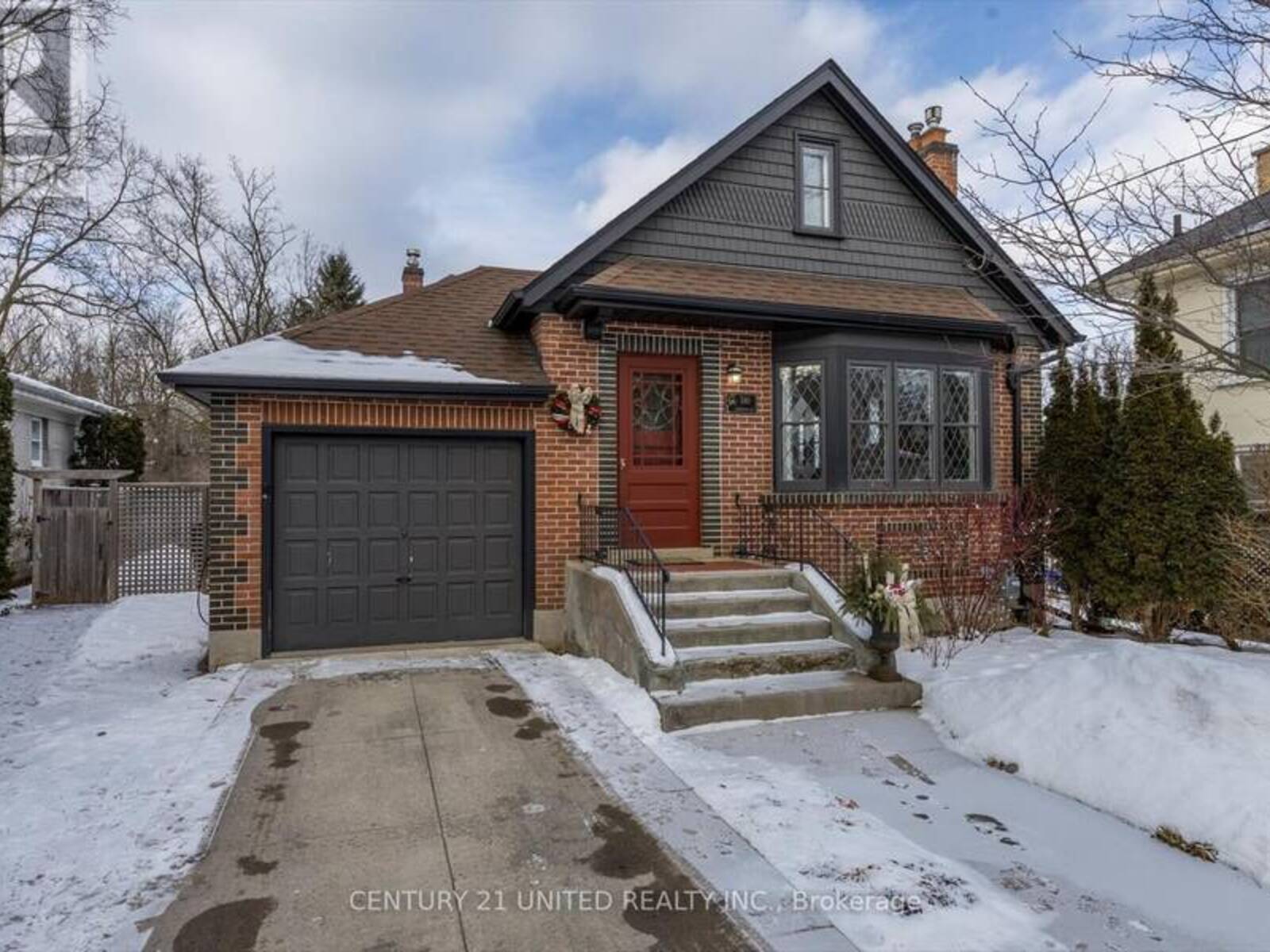 580 HOMEWOOD AVENUE, Peterborough, Ontario K9H 2N5