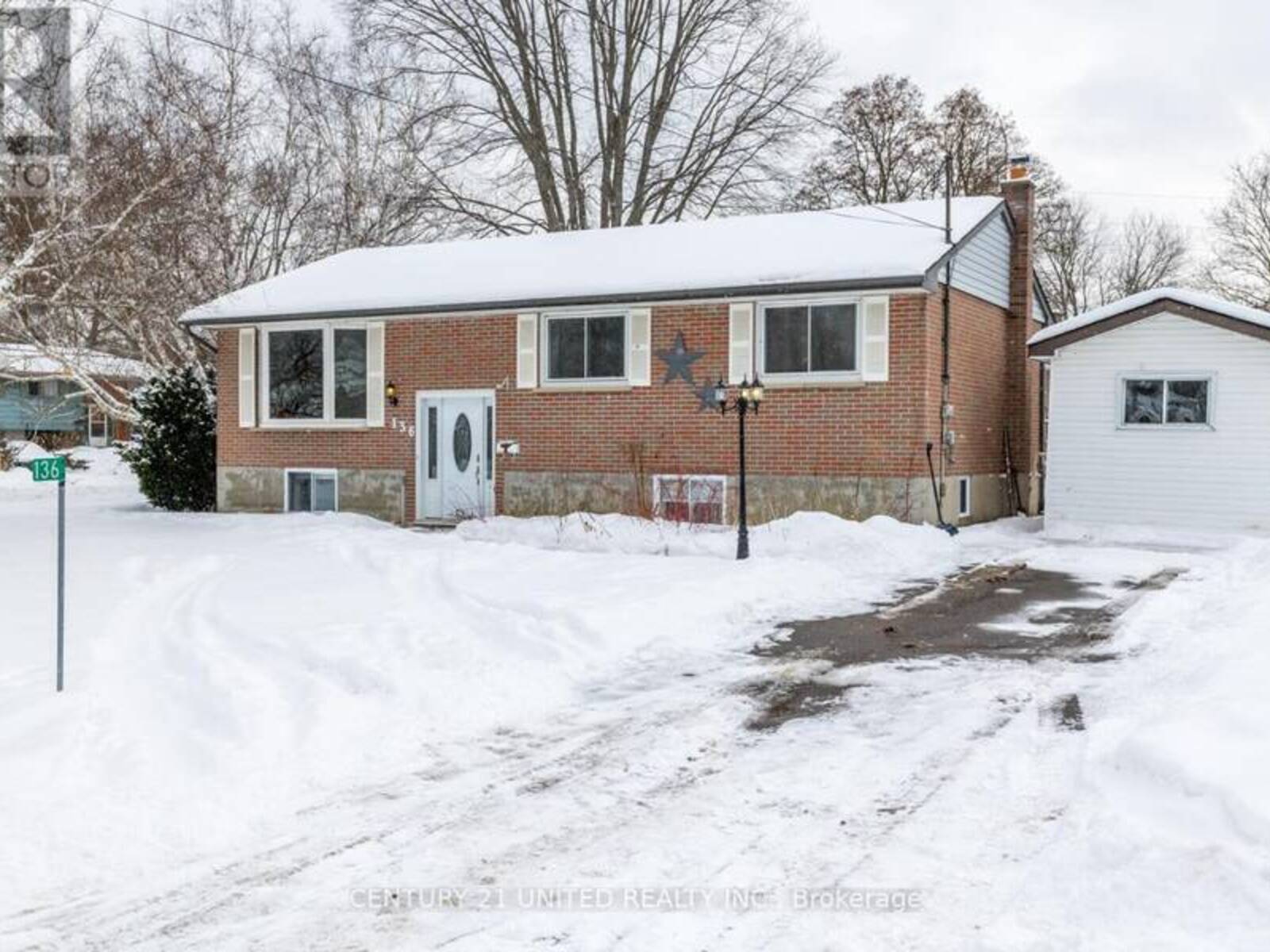 136 PARKDALE AVENUE, Peterborough, Ontario K9L 1K4