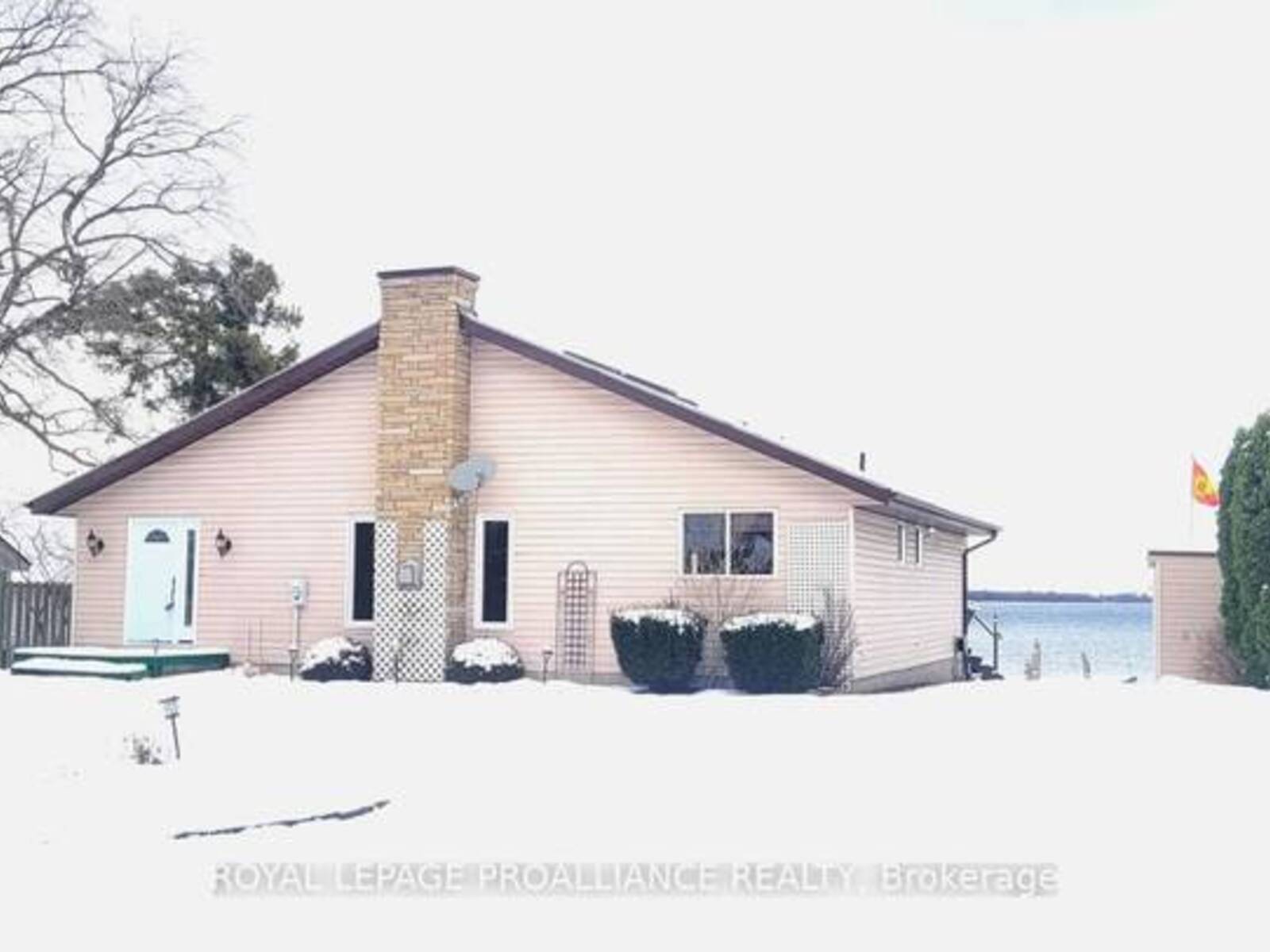 32 PEATS POINT LANE, Prince Edward, Ontario K8N 4Z7