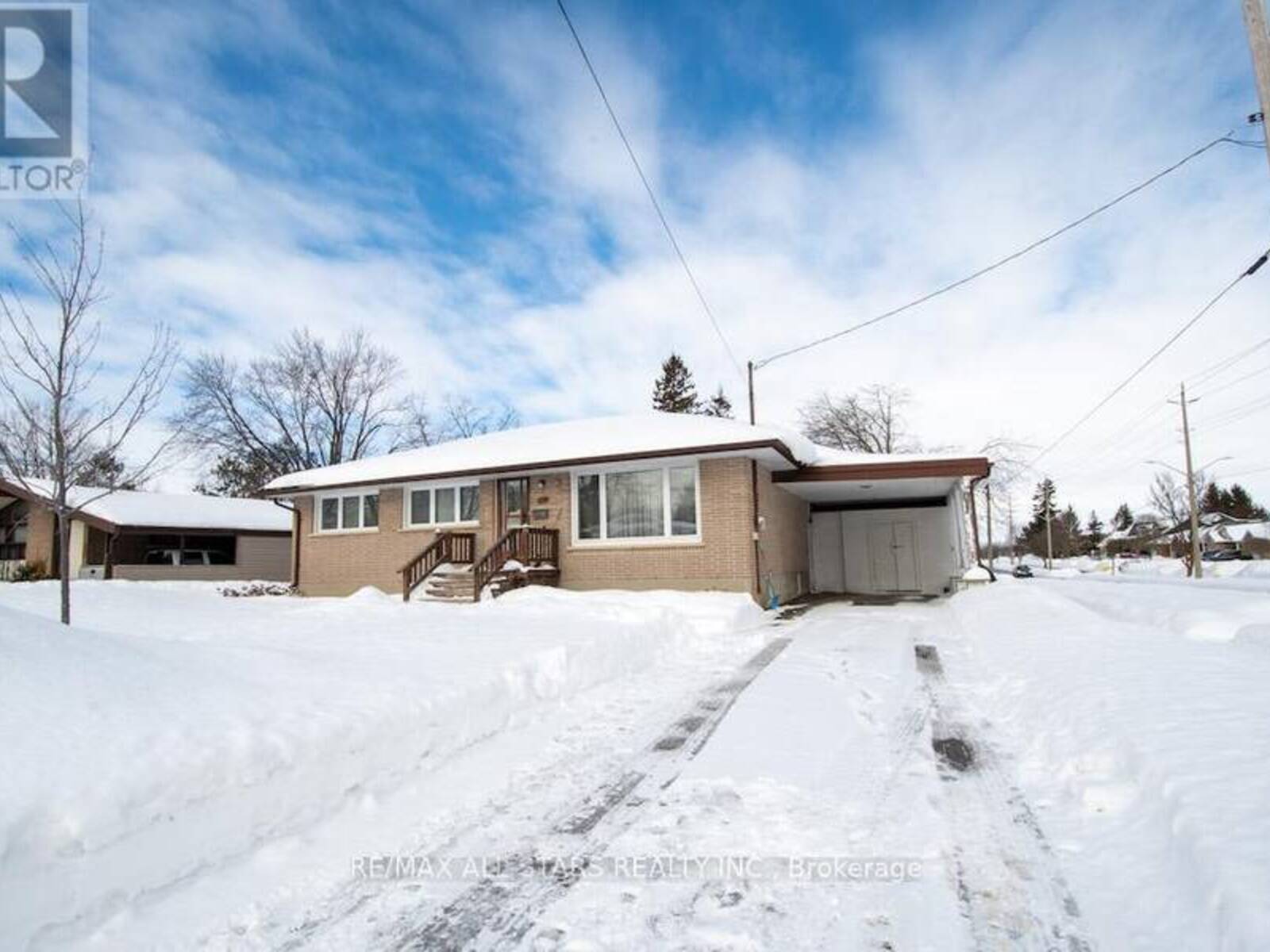 42 POTTINGER STREET, Lindsay, Ontario K9V 3X8