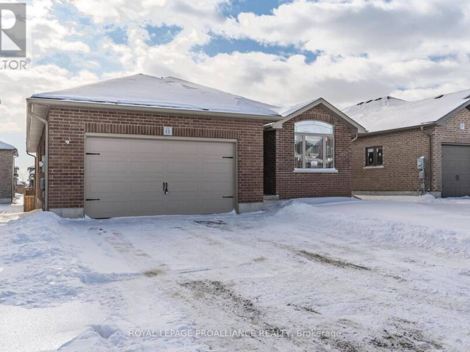 15 ANDREW CRESCENT, Quinte West, Ontario K8V 0K1