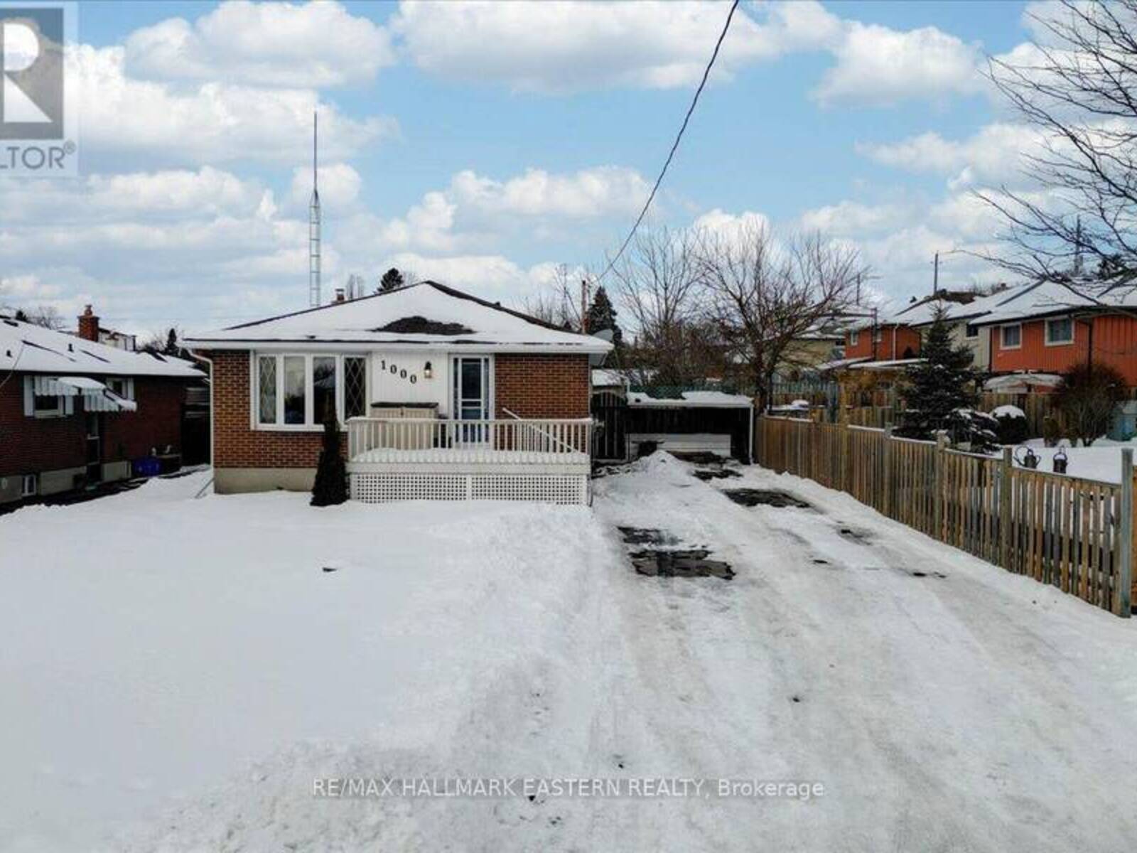 1000 APPLEGROVE AVENUE S, Oshawa, Ontario L1H 1S7