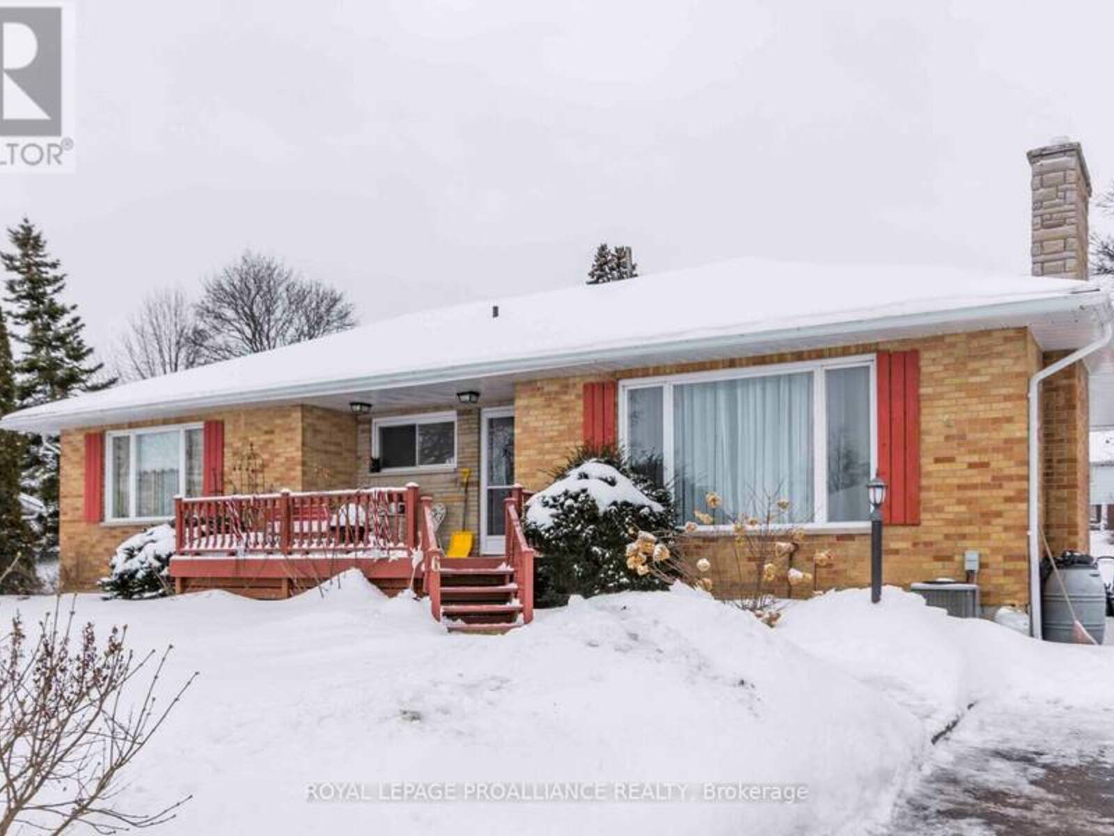 6 HILLCREST STREET, Quinte West, Ontario K8V 5L2