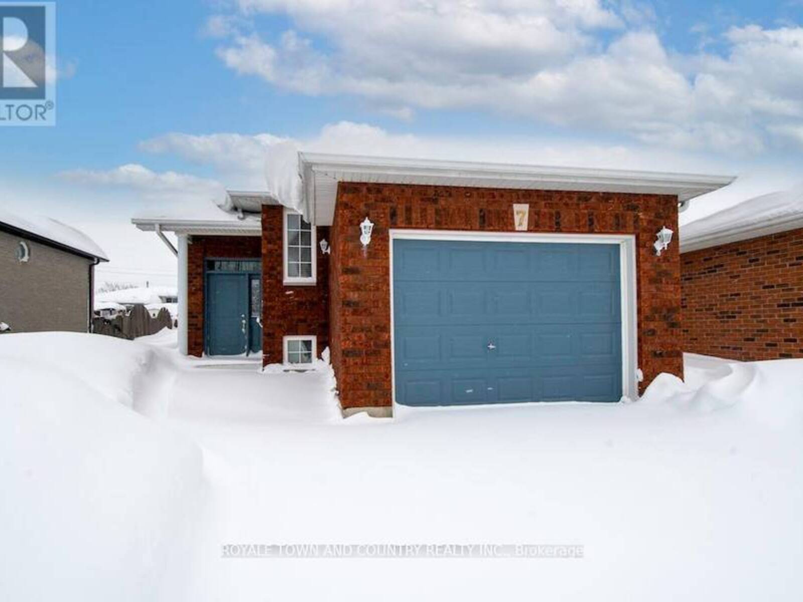 7 MIDLAND DRIVE, Lindsay, Ontario K9V 6B9