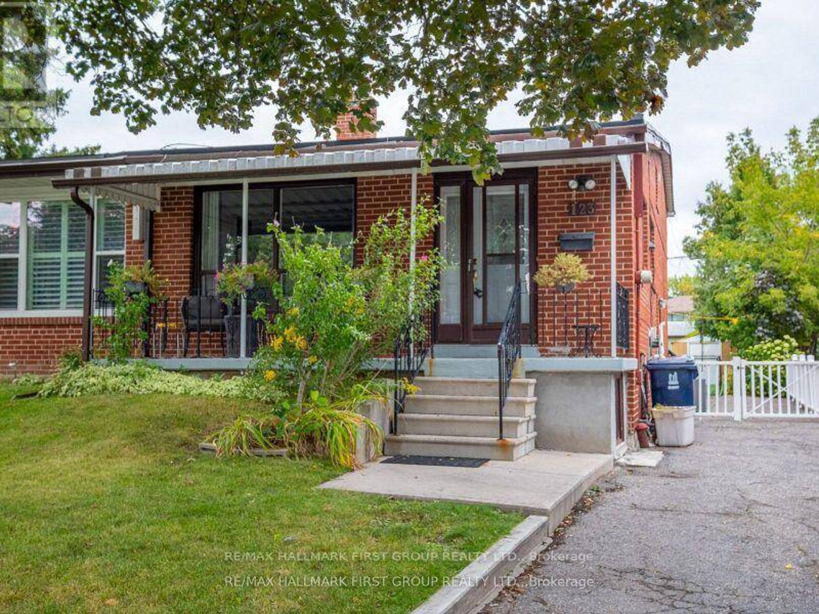 123 TULANE CRESCENT, Toronto, Ontario M3A 2C2