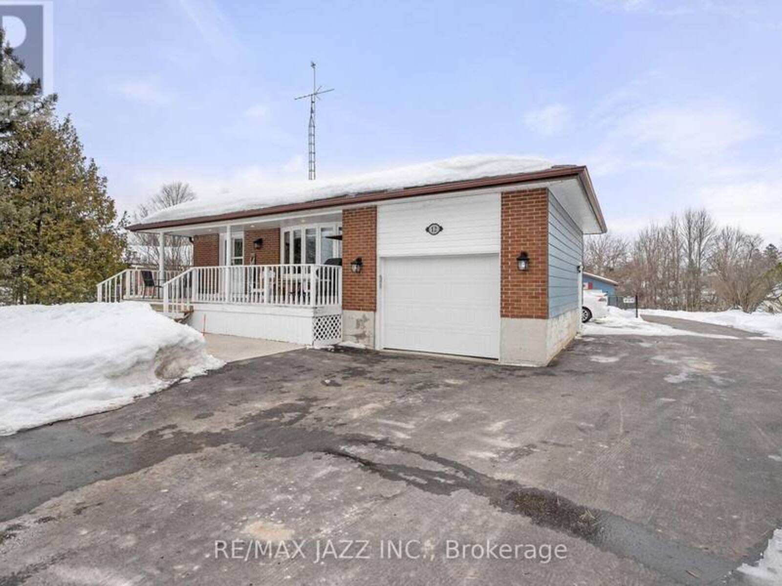 12 MANVERS DRIVE, Lindsay, Ontario K9V 4R4