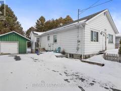 35 MAPLE STREET Uxbridge Ontario, L9P 1C8