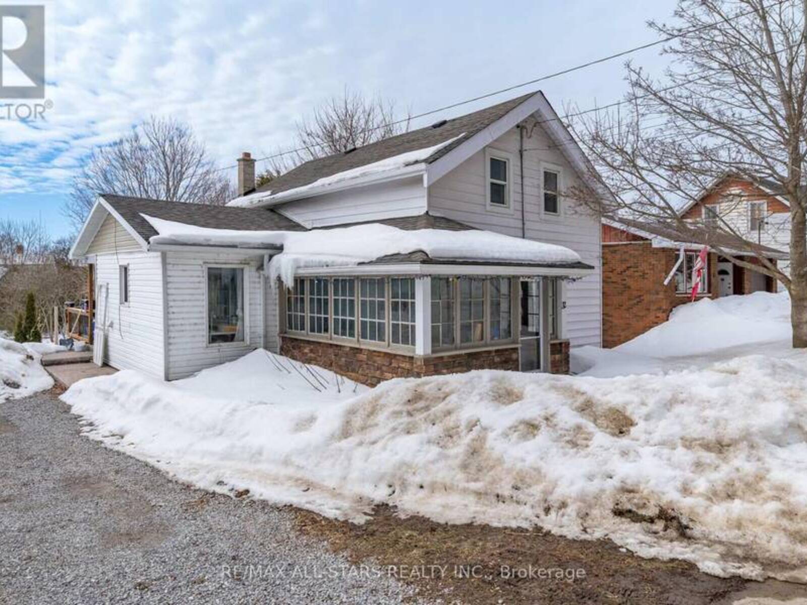 32 BOND STREET E, Fenelon Falls, Ontario K0M 1N0