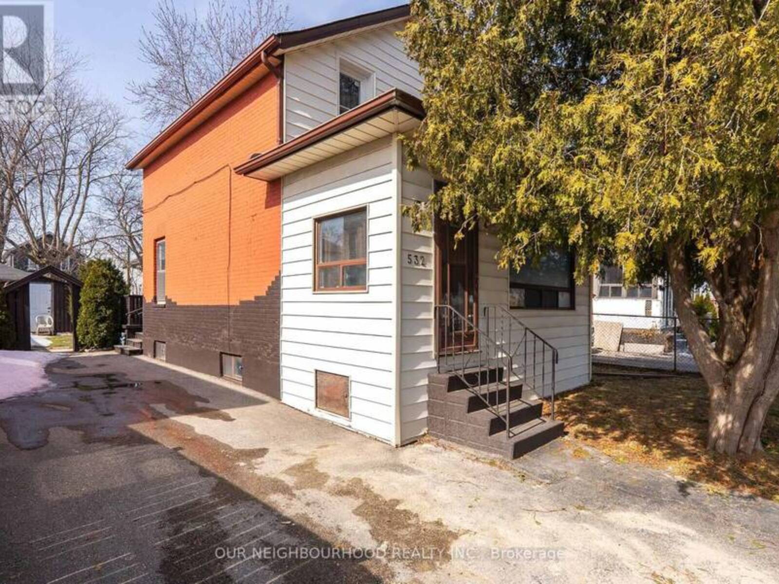 532 FRONT STREET, Oshawa, Ontario L1H 4V2