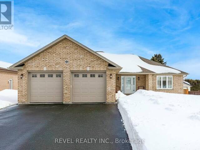 35 BRUCE CRESCENT Kawartha Lakes Ontario, K0M 2M0 - 5 Bedrooms Home For Sale