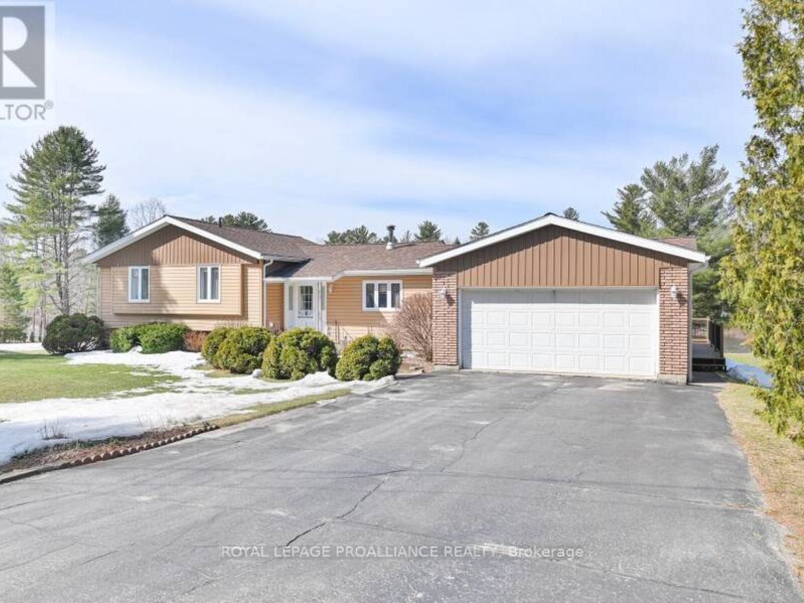 74 PINEVIEW DRIVE, Tweed, Ontario K0H 1P0