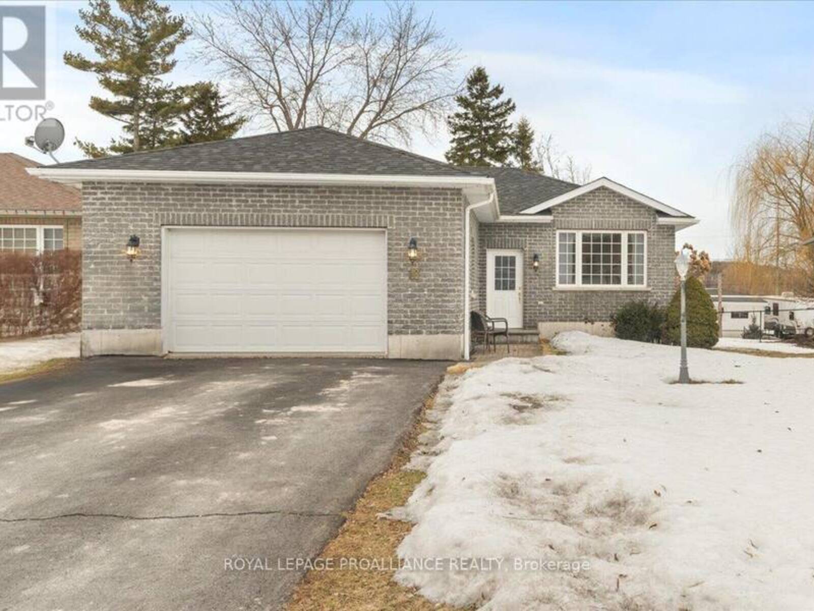 10 STONEGATE CRESCENT, Quinte West, Ontario K0K 2C0