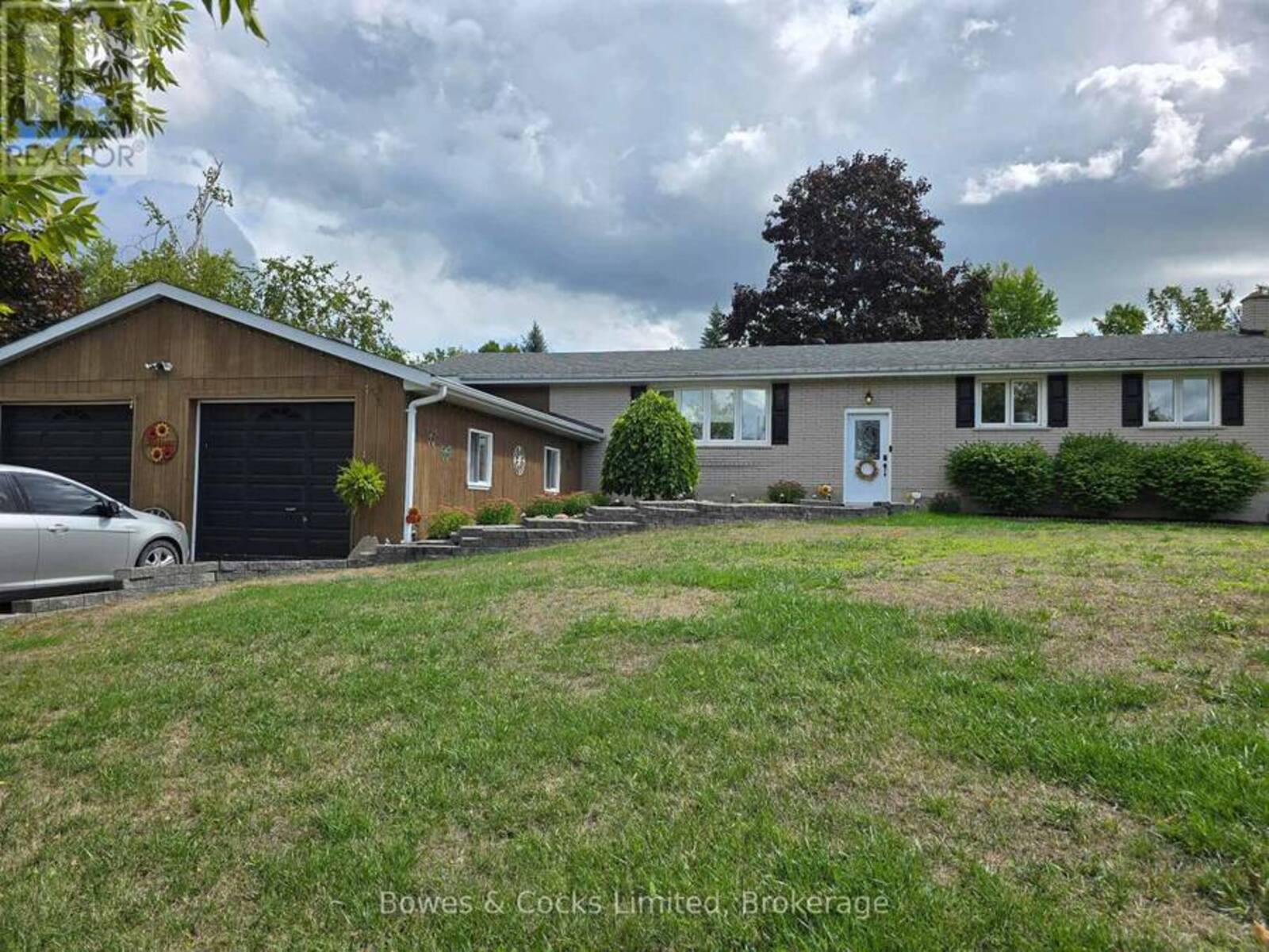 33 MAPLE GROVE ROAD, Lindsay, Ontario K9V 4R6