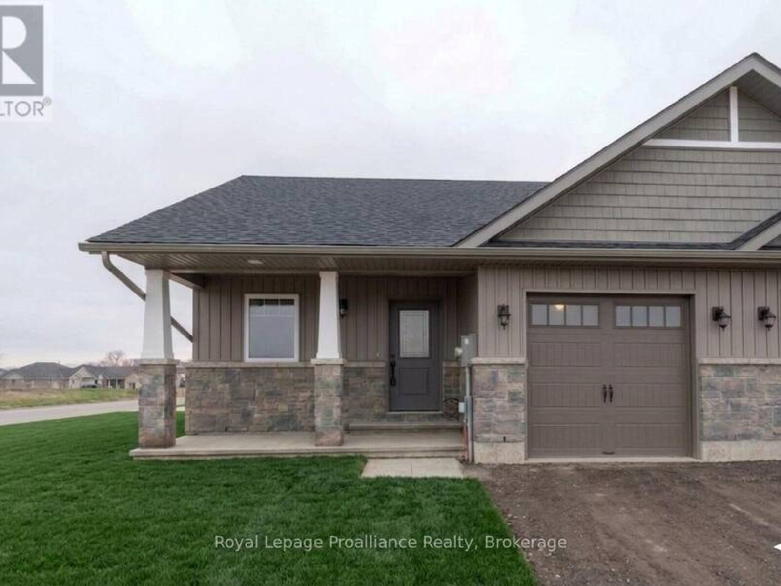 117 FARRINGTON CRESCENT, Prince Edward, Ontario K0K 2T0