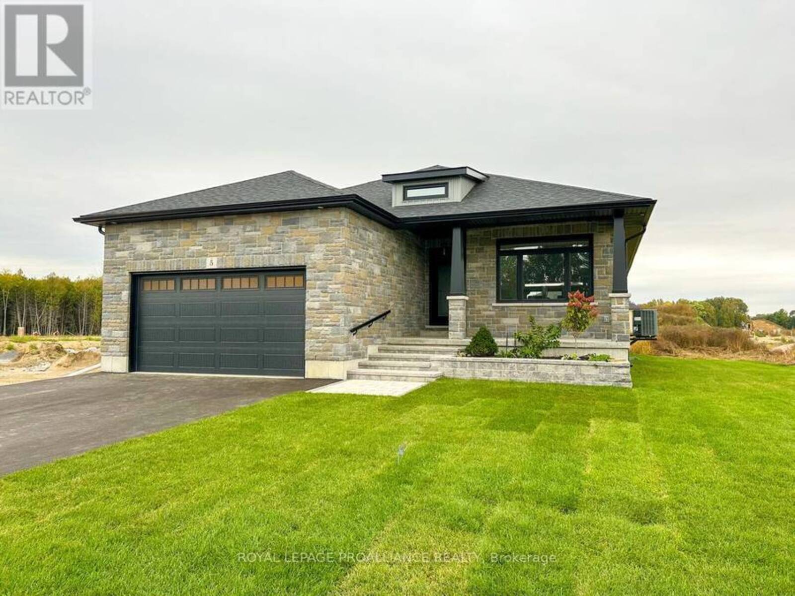 5 MACKENZIE JOHN CRESCENT, Brighton, Ontario K0K 1H0