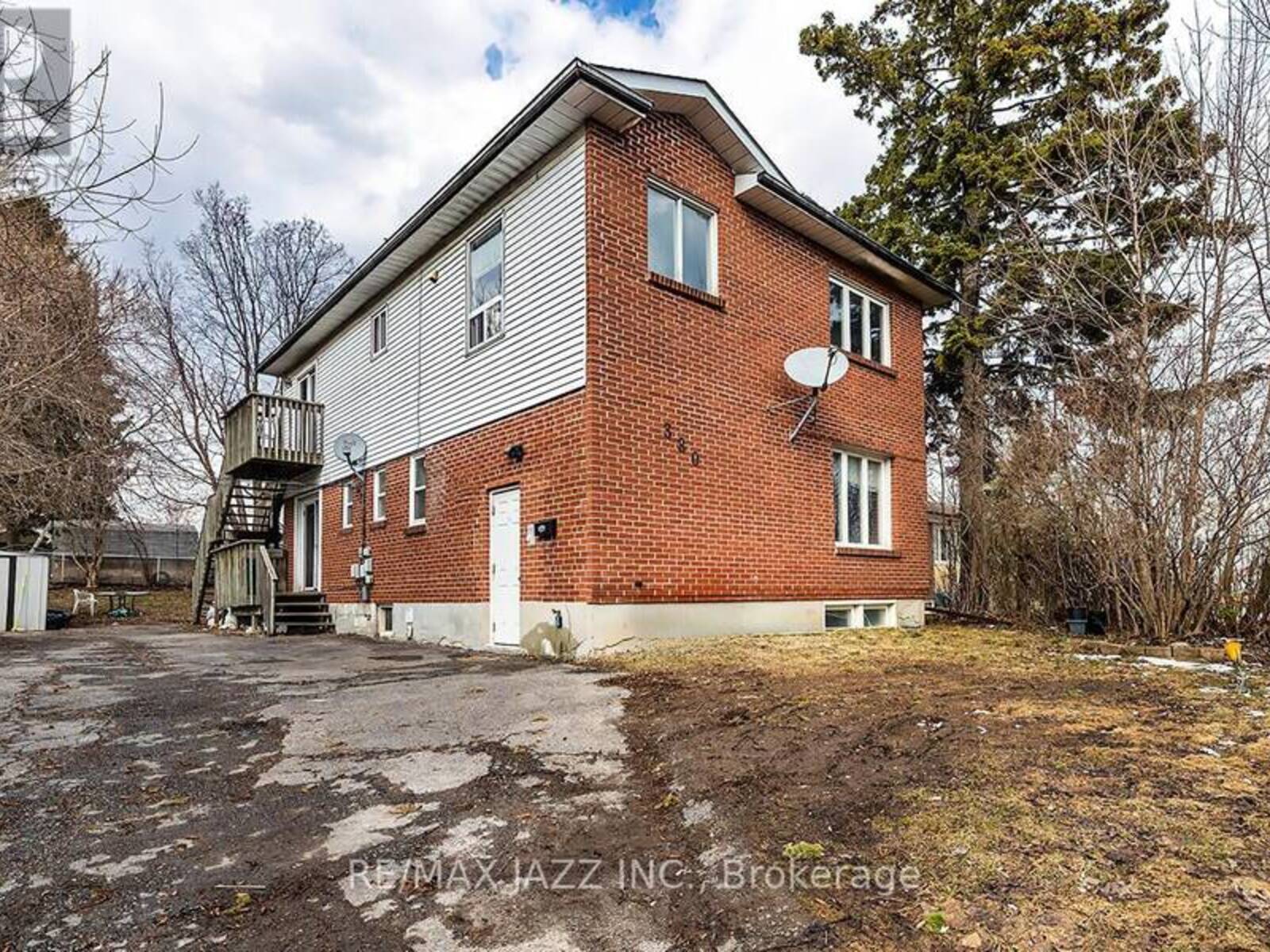 380 PHILLIP MURRAY AVENUE, Oshawa, Ontario L1J 1H3