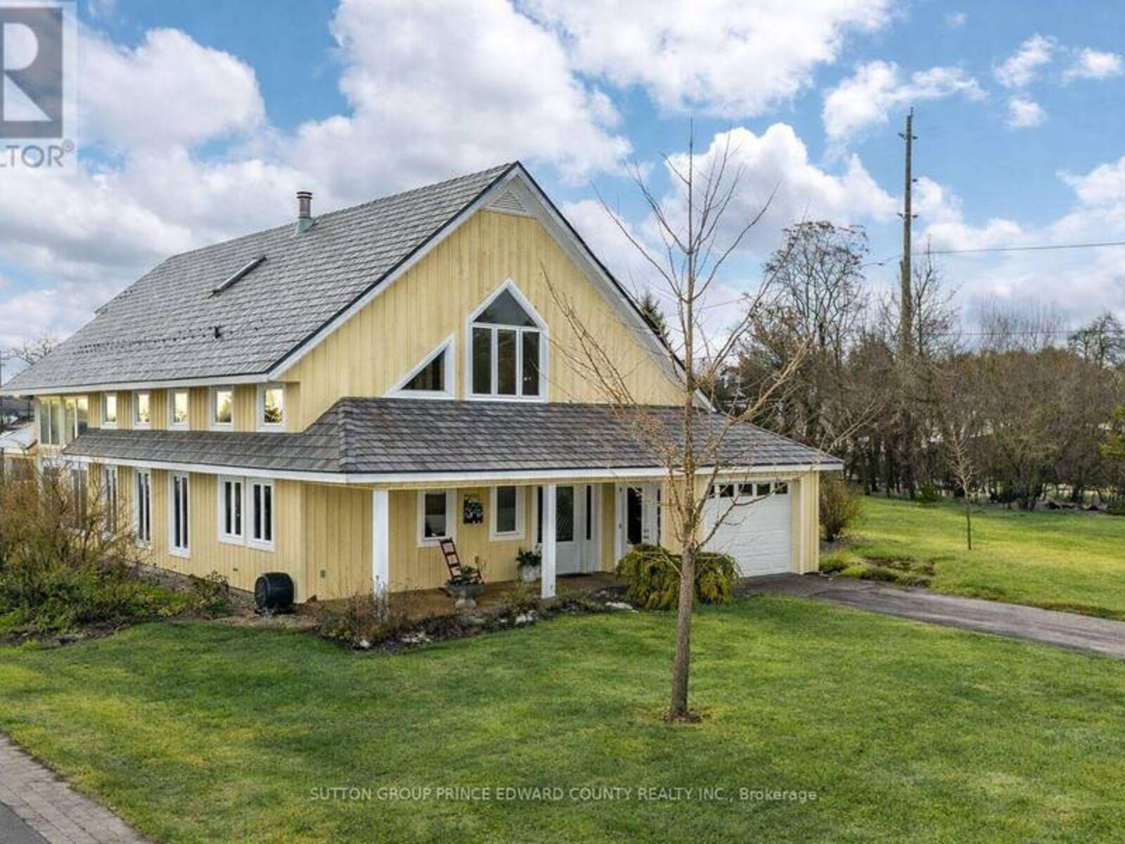 4 CARLA COURT, Prince Edward, Ontario K0K 3L0