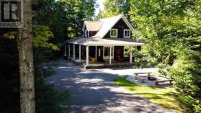 1042 SKI RIDGE TRAIL | Dysart et al Ontario | Slide Image One