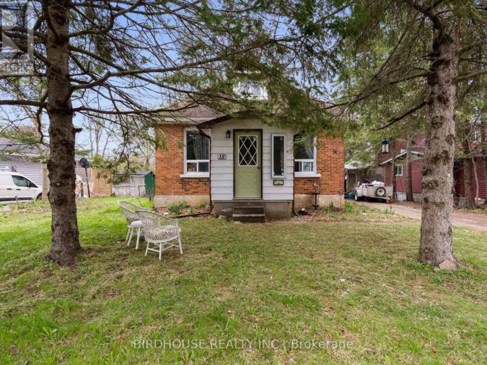 18 WATER STREET, Lindsay, Ontario K9V 2C8