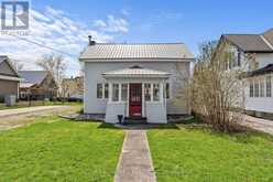 39 FRANCIS STREET W | Fenelon Falls Ontario | Slide Image Four