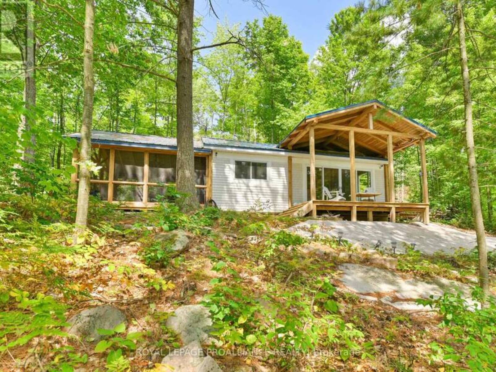 1780 MAZINAW LAKE, Addington Highlands, Ontario K0H 1K0